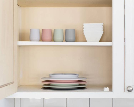 EZPZ Silikonowy kubeczek Mini Cup 120 ml pastelowa szarość