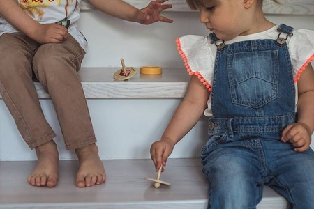 Drewniany bączek Pocket 3+, opakowanie zbiorcze 20 sztuk (4 rodzaje), Janod