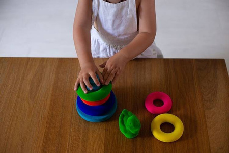 Rubbabu Układanka edukacyjno-sensoryczna piramida z piłką