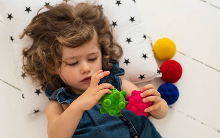 Rubbabu Zestaw 6 małych sensorycznych piłek (opakowanie zbiorcze 48 sztuk)