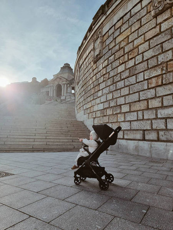 Easywalker Jackey Special Edition Kompaktowy, samoskładający się wózek spacerowy z torbą transportową Gold