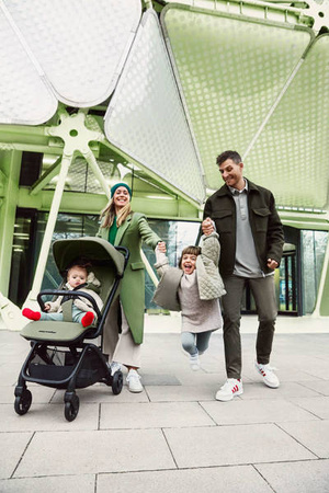 Easywalker Miley² Kompaktowy wózek spacerowy z torbą transportową Sand Taupe