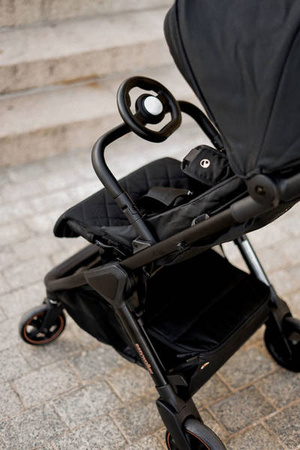 Easywalker Jackey Special Edition Kompaktowy, samoskładający się wózek spacerowy z torbą transportową Gold