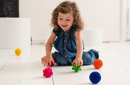 Rubbabu Zestaw 6 małych sensorycznych piłek (opakowanie zbiorcze 48 sztuk)