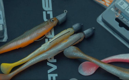 GUMA SLENDER SCOOP SHAD 11CM 7G DARK WATER MIX 4szt Savage Gear (76752)