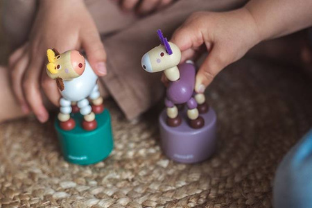 Drewniane tańczące zwierzątka Krówka + Osiołek Pocket 3+, opakowanie zbiorcze 10 sztuk (2 rodzaje), Janod