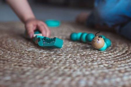 Drewniana elastyczna układanka Wąż + Krokodyl Pocket 2+, opakowanie zbiorcze 12 sztuk (3 rodzaje), Janod