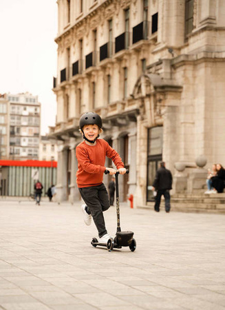 SCOOTANDRIDE Highwaykick 2 Lifestyle Hulajnoga trójkołowa balansowa z zamykanym schowkiem 2+ Black & Gold EDYCJA LIMITOWANA