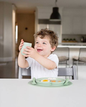 EZPZ Silikonowy kubeczek Mini Cup 120 ml pastelowa zieleń