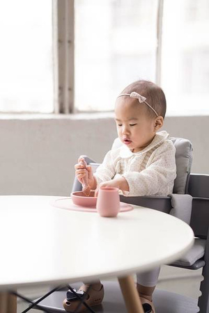 EZPZ Silikonowa łyżeczka Tiny Spoon 2 szt. pastelowy róż