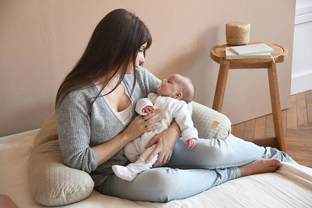 Beaba Ergonomiczna poduszka rogal dla kobiet w ciąży i karmiących Big Flopsy ™ Fleur de coton Linen