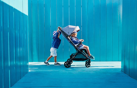 Easywalker Jackey Kompaktowy, samoskładający się wózek spacerowy z torbą transportową Sand Taupe