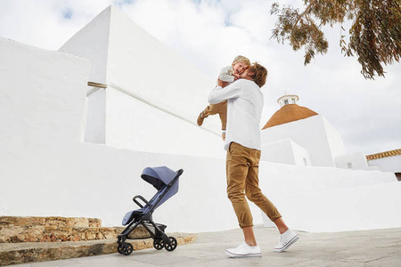 Easywalker Jackey Kompaktowy, samoskładający się wózek spacerowy z torbą transportową Sand Taupe