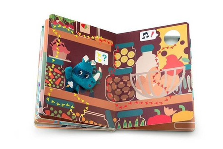 LILLIPUTIENS Książeczka przygodowa z mini-przytulanką kartonowa „Marius superbohater” 2 l+