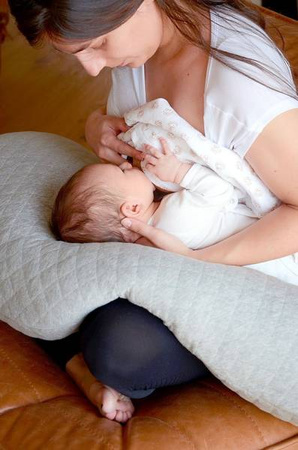 Beaba Ergonomiczna poduszka rogal dla kobiet w ciąży i karmiących Big Flopsy Fleur de coton Heather grey