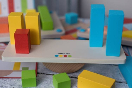Drewniana równoważnia z 16 klockami Essentiel, Janod