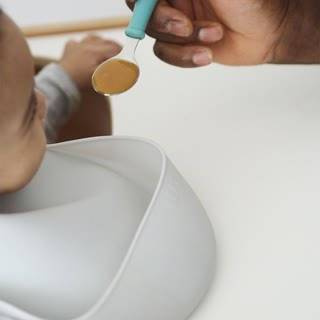 Beaba Zestaw śliniaków silikonowych z kieszonką 2 szt. light mist + vintage pink