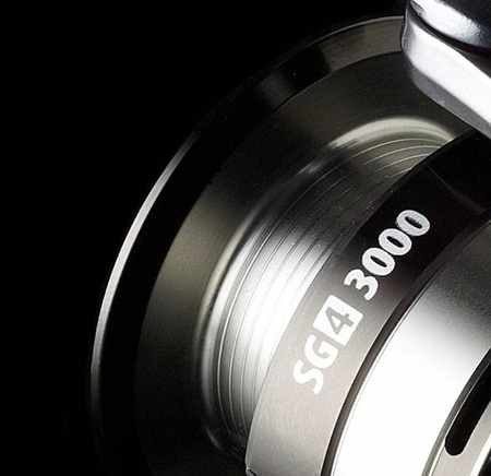 KOŁOWROTEK SG4 2500 FD 8+1BB INCL. GRAPH. SPARE SPOOL Savage Gear (74726)