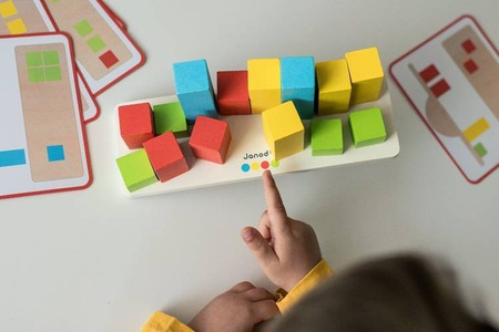 Drewniana równoważnia z 16 klockami Essentiel, Janod