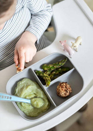 Beaba Komplet naczyń z silikonu trójdzielny talerz z przyssawką + łyżeczka grey