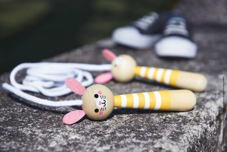 Skakanka z drewnianymi rączkami Zajączek, Janod