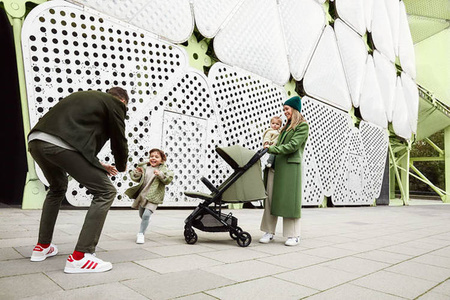 Easywalker Miley² Kompaktowy wózek spacerowy z torbą transportową Sand Taupe