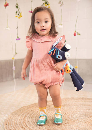 LILLIPUTIENS Przytulanka aktywizująca wielofunkcyjna Osiołek Ignace 9 m+