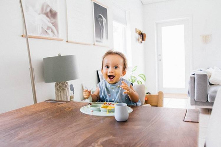 EZPZ Silikonowa łyżeczka Tiny Spoon 2 szt. pastelowa zieleń