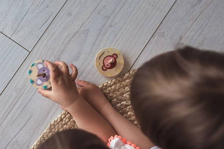 Drewniany bączek Pocket 3+, opakowanie zbiorcze 20 sztuk (4 rodzaje), Janod