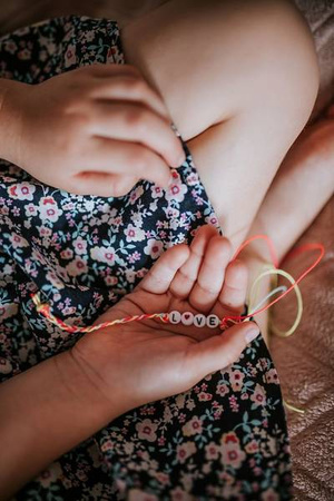 Zestaw do tworzenia biżuterii Koraliki z literkami  6+, Janod