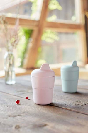 Kubek z silikonową pokrywką z dziubkiem Little Chums Pies