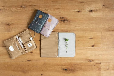 Lassig Casual Label Przewijak podróżny z etui na akcesoria Dots curry