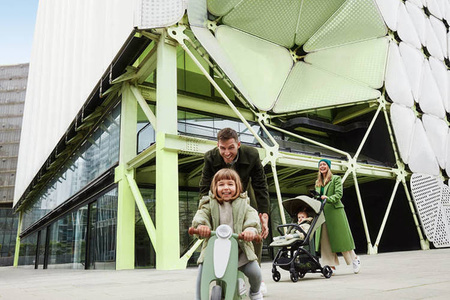 Easywalker Miley² Kompaktowy wózek spacerowy z torbą transportową Sage Green