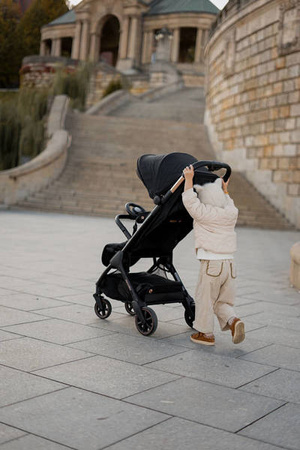 Easywalker Jackey Special Edition Kompaktowy, samoskładający się wózek spacerowy z torbą transportową Gold