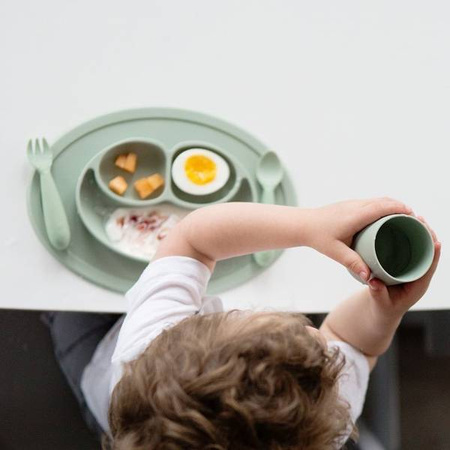 EZPZ Silikonowy kubeczek Mini Cup 120 ml pastelowa zieleń