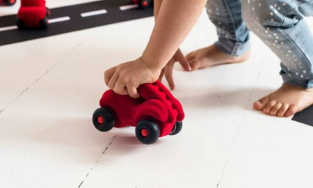 Rubbabu Wóz strażacki sensoryczny czerwony (uzupełnienie asortymentu B – indeks 20319)