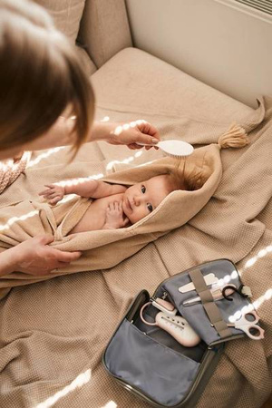 Beaba Kosmetyczka z 9 akcesoriami do pielęgnacji niemowląt old pink