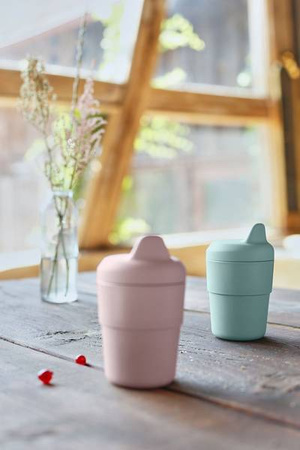 Kubek z silikonową pokrywką z dziubkiem Little Chums Pies