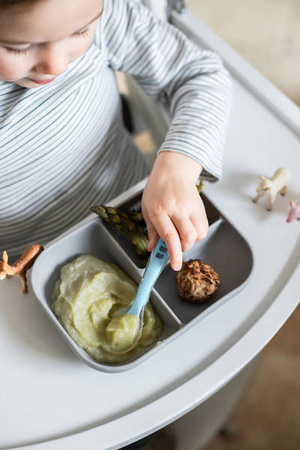 Beaba Komplet naczyń z silikonu trójdzielny talerz z przyssawką + łyżeczka grey