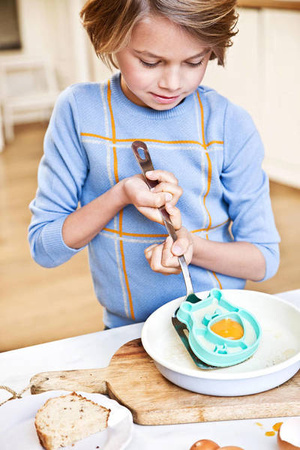 LILLIPUTIENS Silikonowa forma do smażenia jajek Mały kucharz, Niedźwiadek Cesar, 4+