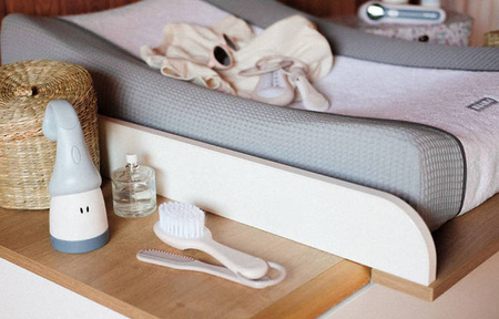 Beaba Akcesoria do pielęgnacji: termometr do kąpieli, cążki do paznokci, szczoteczka i grzebień Old Pink