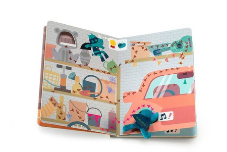 LILLIPUTIENS Książeczka przygodowa z mini-przytulanką kartonowa „Marius superbohater” 2 l+