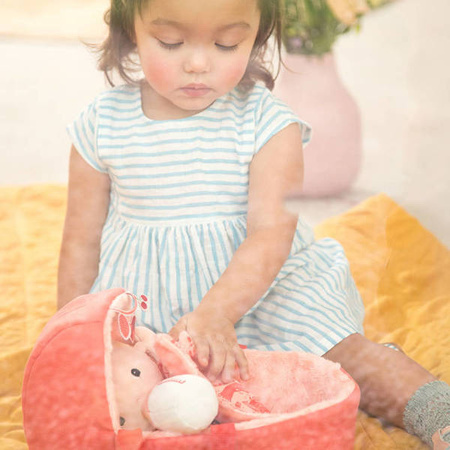 LILLIPUTIENS Lalka dzidziuś w gondoli z komforterem i butelką mleka Lena 12 m+