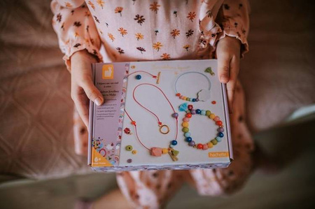 Zestaw kreatywny do tworzenia biżuterii Tęczowe koraliki 6+, Janod