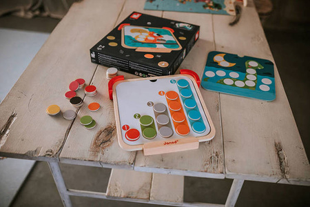 Układanka drewniana magnetyczna z tablicą Uczę się kolorów, Janod