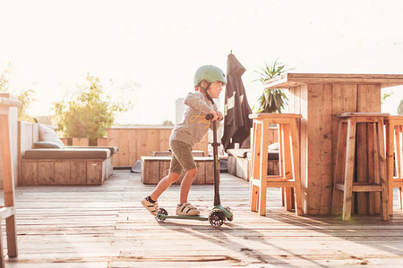 SCOOTANDRIDE Highwaykick 3 LED Hulajnoga składana ze świecącymi kółkami 3+ Forest