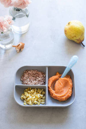 Beaba Komplet naczyń z silikonu trójdzielny talerz z przyssawką + łyżeczka grey