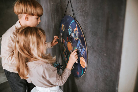 Układanka drewniana magnetyczna z 20 magnesami Układ słoneczny, Janod