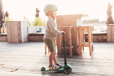 SCOOTANDRIDE Highwaykick 3 LED Hulajnoga składana ze świecącymi kółkami 3+ Forest