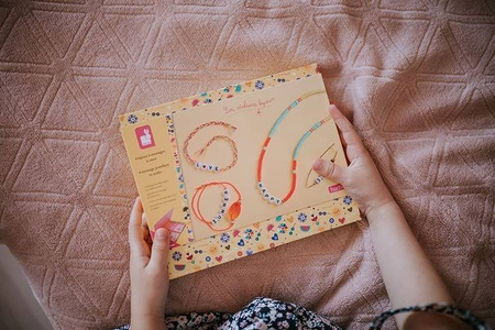 Zestaw do tworzenia biżuterii Koraliki z literkami  6+, Janod